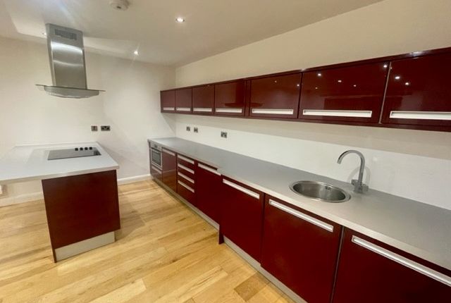 Apt 3, Manchester photo 2