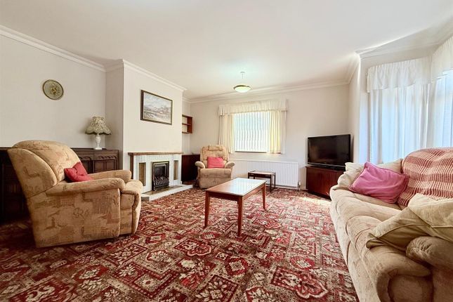 4, Manor Road, Great Yarmouth photo 3