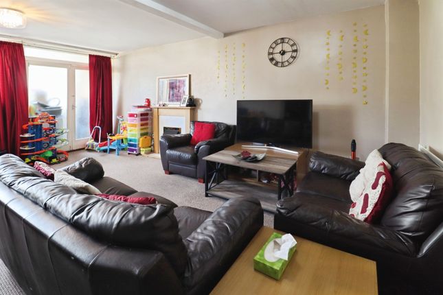 6, Ilminster Close, Barry photo 4