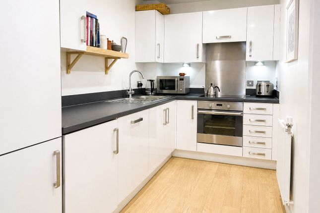 Flat 6, Lidcote House, 35 Robsart Street, London photo 4