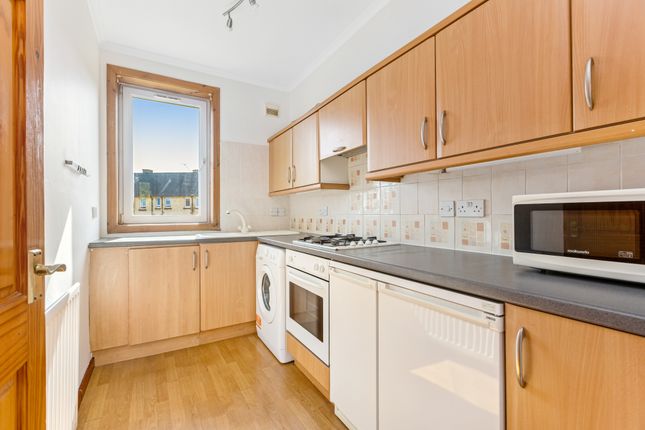 3 (flat 6), Loganlea Drive, Craigentinny, Edinburgh photo 4