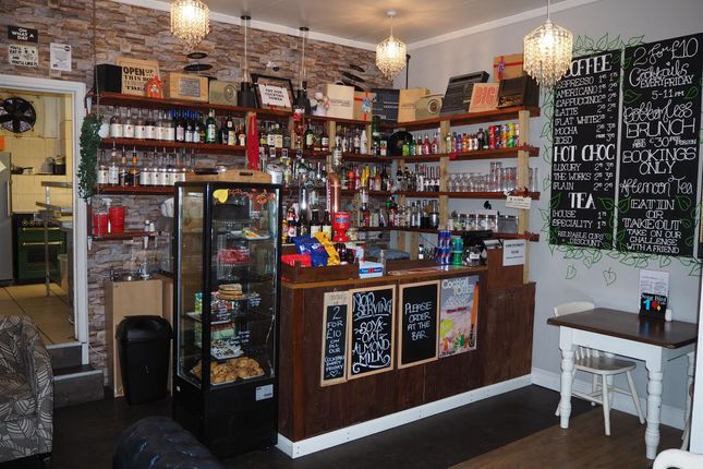 Thumbnail Restaurant/cafe for sale in Cafe &amp; Sandwich Bars HX5, West Yorkshire
