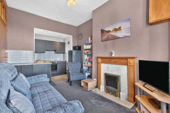 3/2, 177, Clarkston Road, Glasgow photo 3