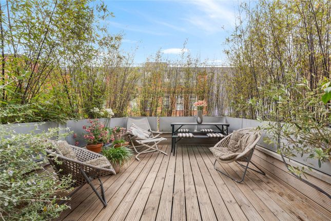 Upper Maisonette, 124, Upper Street, London photo 3