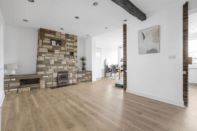 End terrace house for sale in Bush Hill Road, London