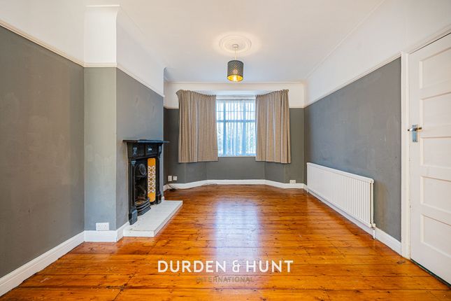 207 Snakes Lane East, Woodford Green photo 2
