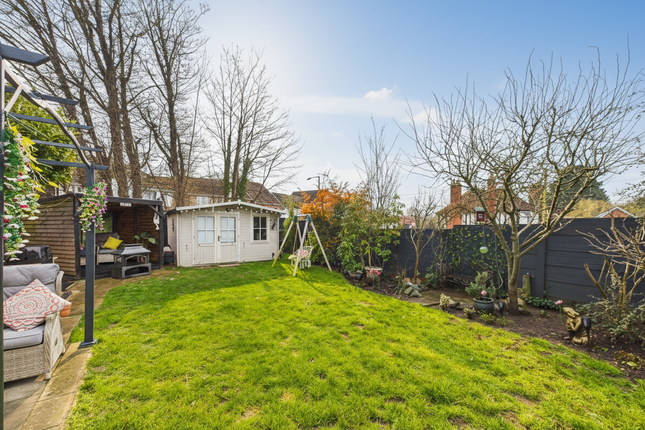 16, Willow Dene, Halstead photo 4