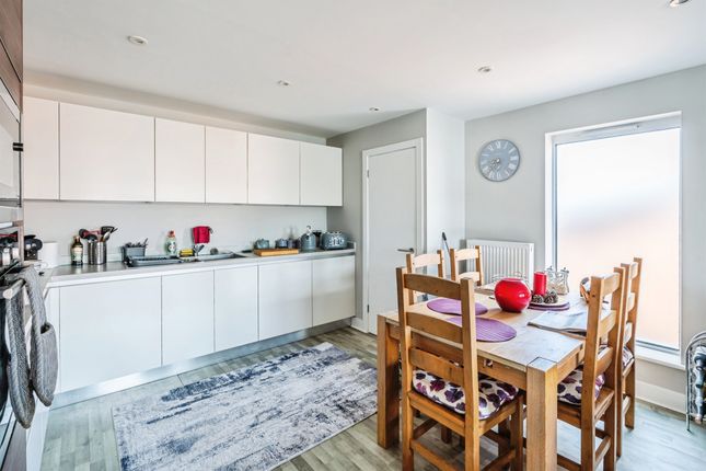 Flat 3, 40, Sutton Drove, SEAFORD photo 4