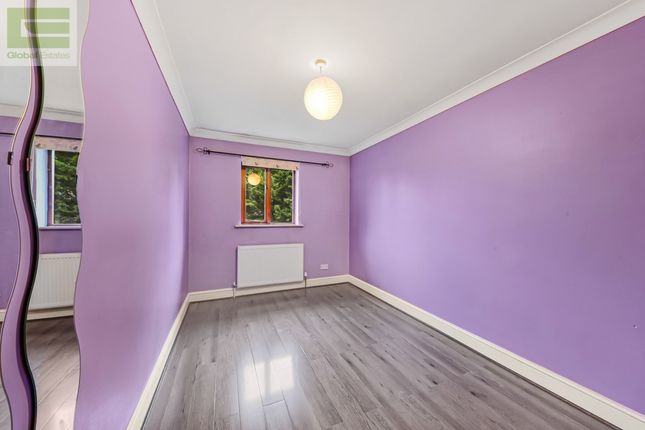 8 Riverside Mews Bridle, Path, London photo 4
