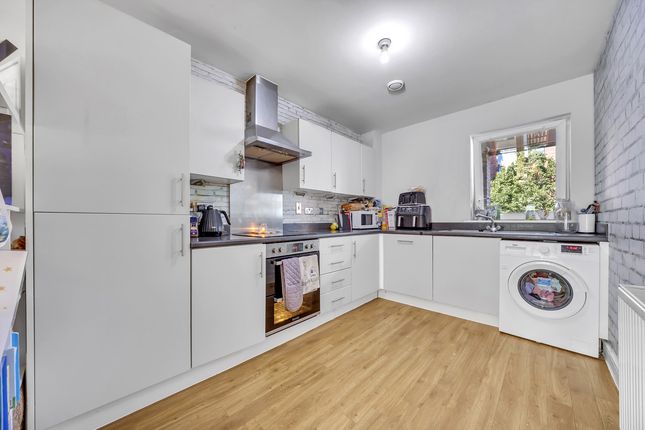 Flat Flat 7, Wave Court, Maxwell Road, Romford photo 2