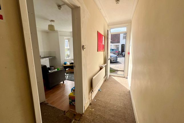 66 Crawley Road, Luton photo 4