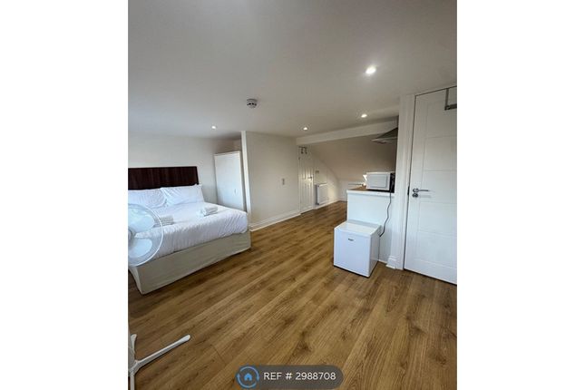 Penrhyn Crescent, London photo 3
