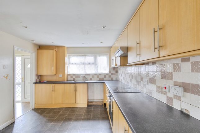 4, Barron Close, Kettering photo 2