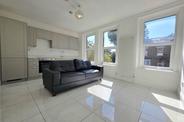 Flat 3, 15 Vaughan Road, London photo 2