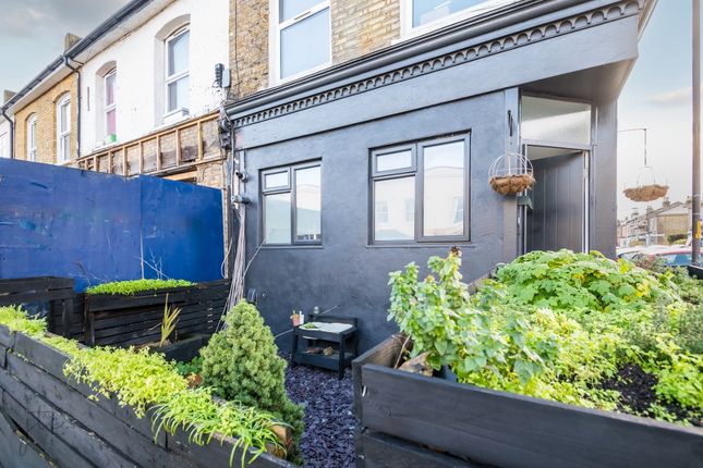 Thumbnail Flat for sale in Brayards Road, Peckham