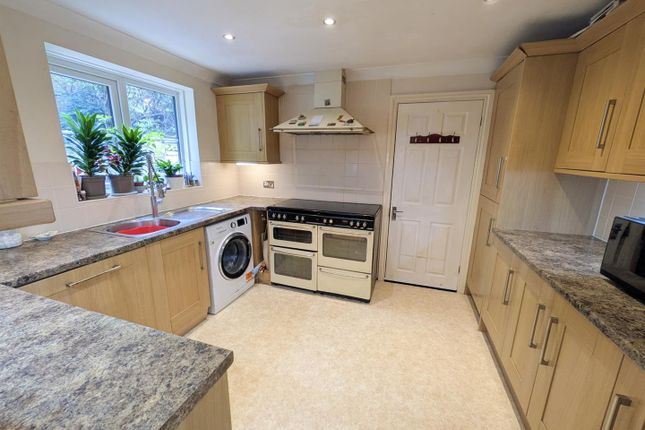 2, Castle Rise, Uckfield photo 4