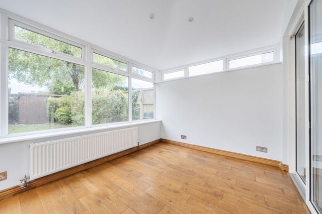 9 Barnetts Field, Chichester photo 4