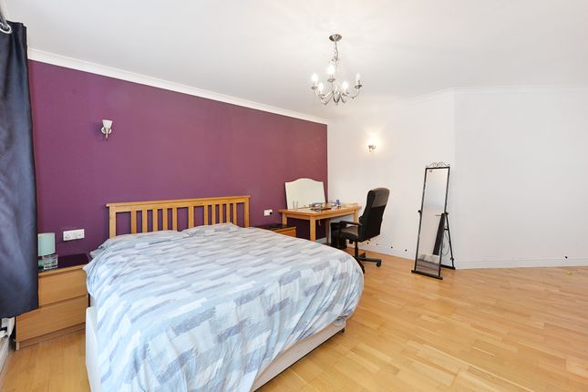 Flat to rent in Prince Edward Road, London