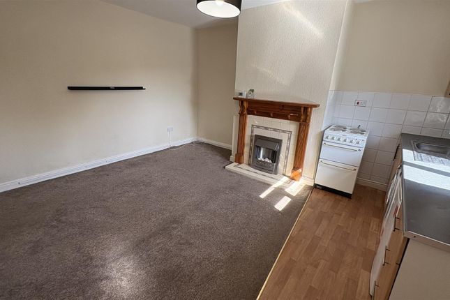 232, Upper Batley Low Lane, Batley photo 3