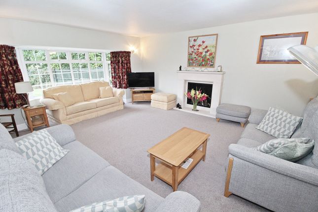 14, Manor Park Drive, Bedford photo 2
