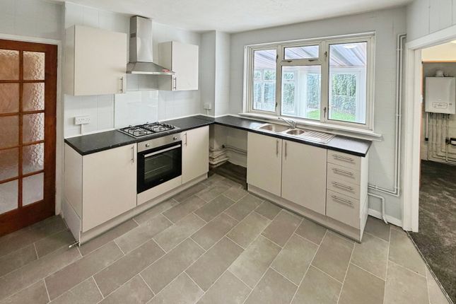 83, Heol-y-Parc, Bridgend photo 4