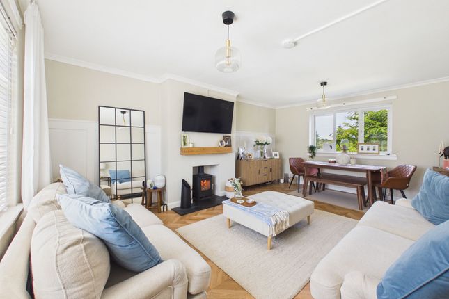 94 Kirktonholme Road, Glasgow photo 2