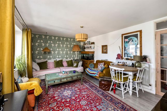 12, Grove Bank, Grove Hill, Brighton photo 3