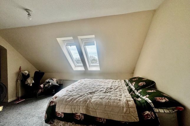 17, Peter James Court, Staffordshire photo 3