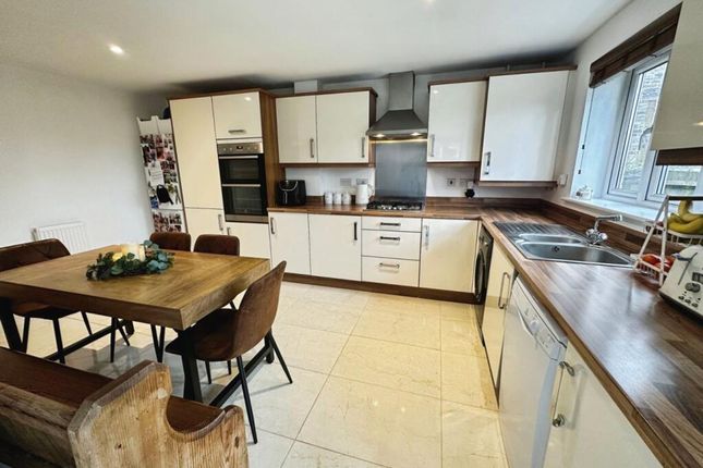 17 Cae Rhedyn, Bridgend photo 2