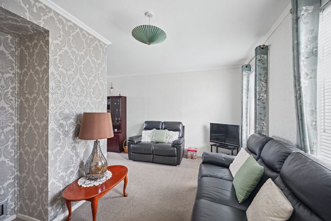 16 Cairnhill Place, Glasgow photo 3