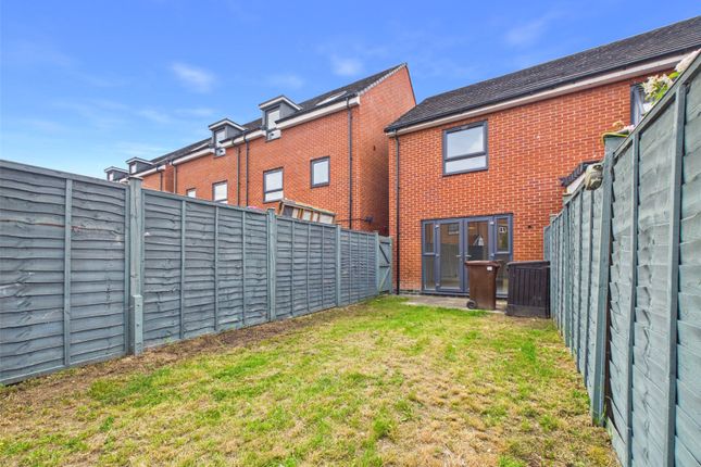 74, Springbank Way, Gloucestershire photo 4