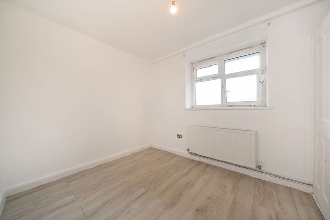 11 Edred House, Homerton Road, London photo 4