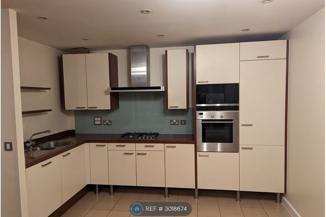 Flat, Eastern Quay Apartments Rayleigh Road, London photo 2