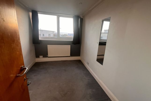 Flat 15, Greenwich Heights, London photo 5
