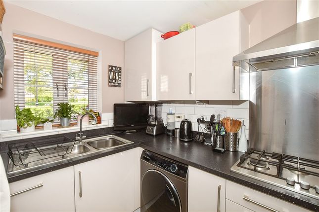 Smith Road, Broadbridge Heath photo 4