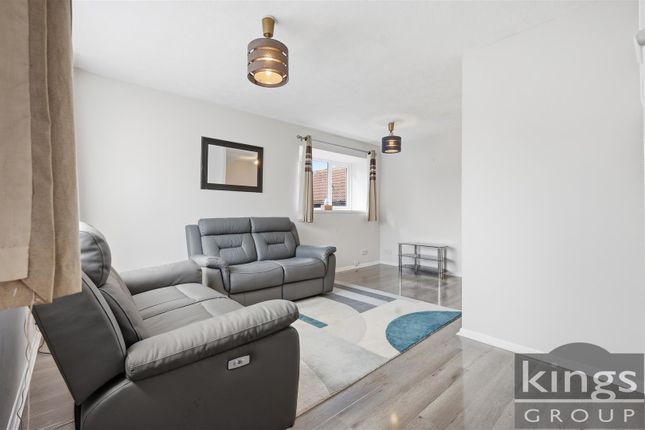 113, Mahon Close, Enfield photo 4