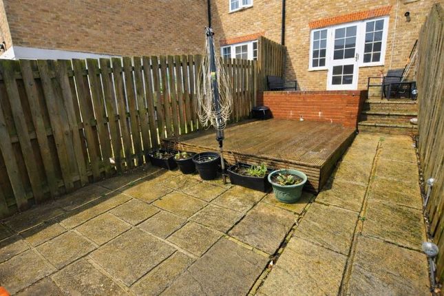 102 Fennel Close, Maidstone, Kent photo 2