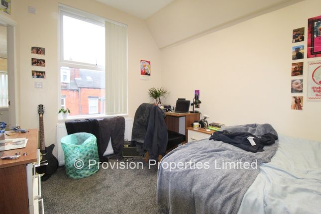 Brudenell Grove, Hyde Park photo 4