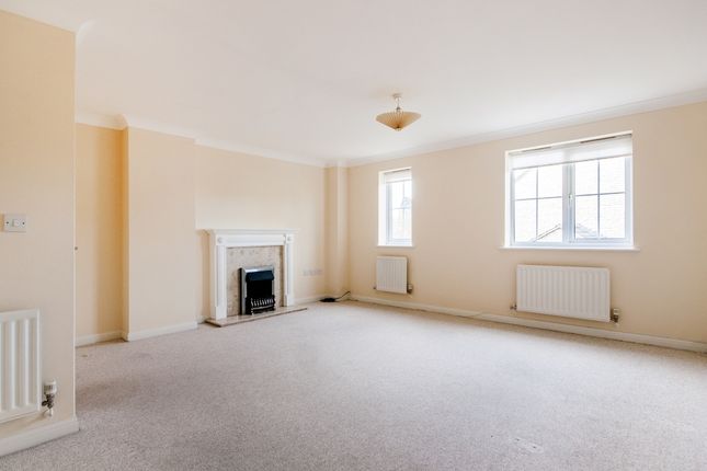 3, Fieldfare Close, Bicester photo 2