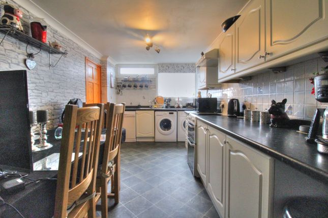 109, Hereford Walk, Basildon photo 4