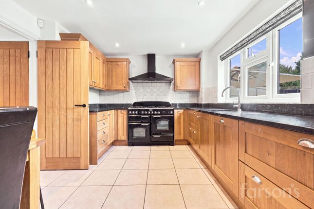 6 Warwick Place, Brentwood photo 3