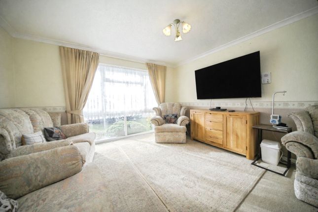 28, Hickling Drive, Suffolk photo 3