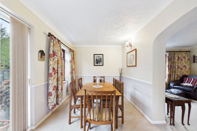 3, Grieves Court, Colchester photo 3