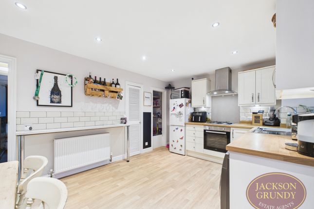 7, Meadow Rise, Towcester photo 4