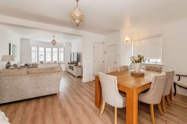 5, Eastwood Drive, Rainham photo 4