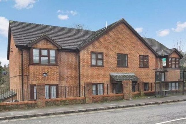 Thumbnail Flat for sale in Brookside, Station Road, Loudwater, High Wycombe