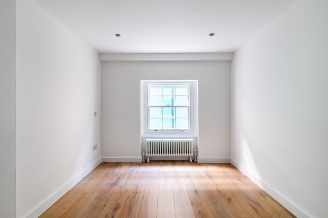 Flat to rent in Hanover Place, London