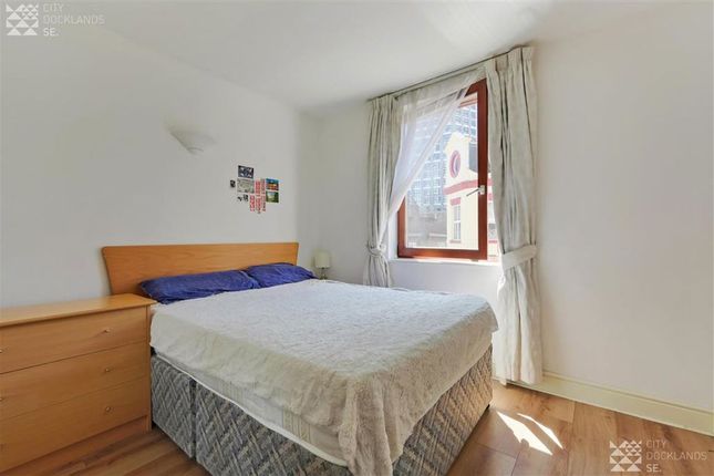 Flat 211, Naylor Building West, 1, Assam Street, London photo 4