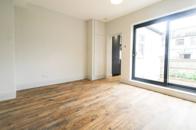 Flat to rent in Oval Road, Addiscombe, Croydon