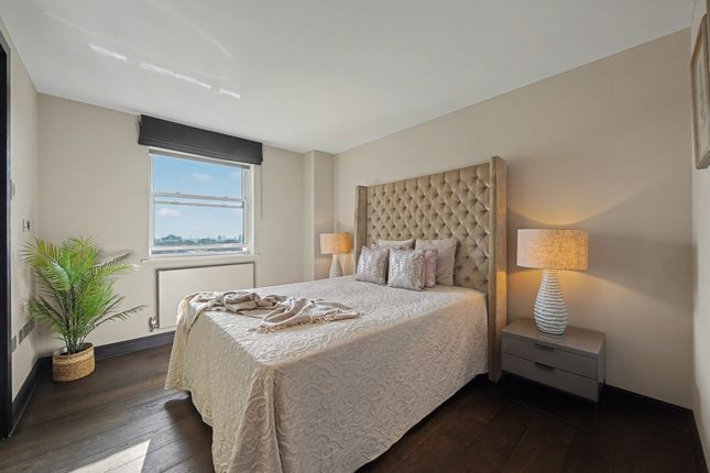 1008 Boydell Court Penthouse, St. Johns Wood Park, London photo 5